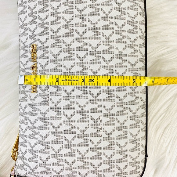 Michael Kors Jet Set Travel Crossbody w Tech Attch - Picture 14 of 15